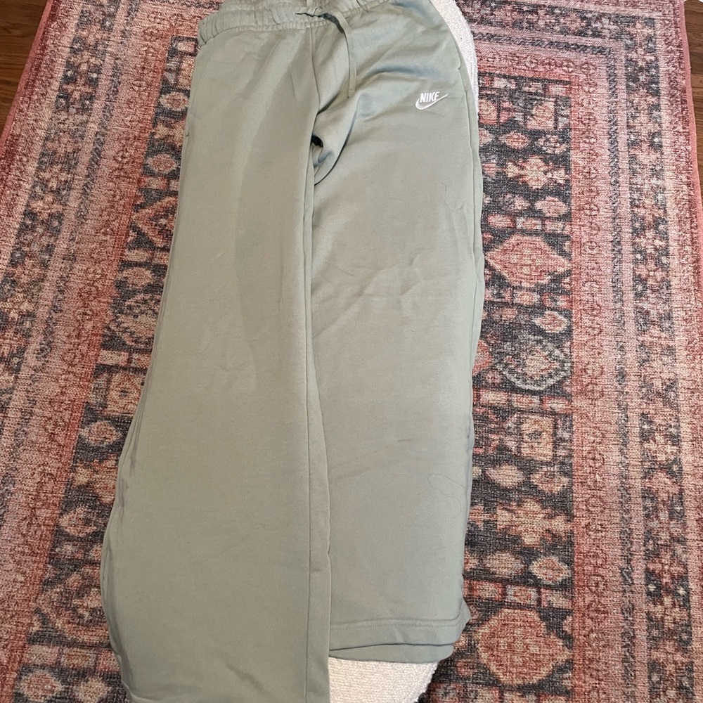 Nike Women’s Green Sweatpants